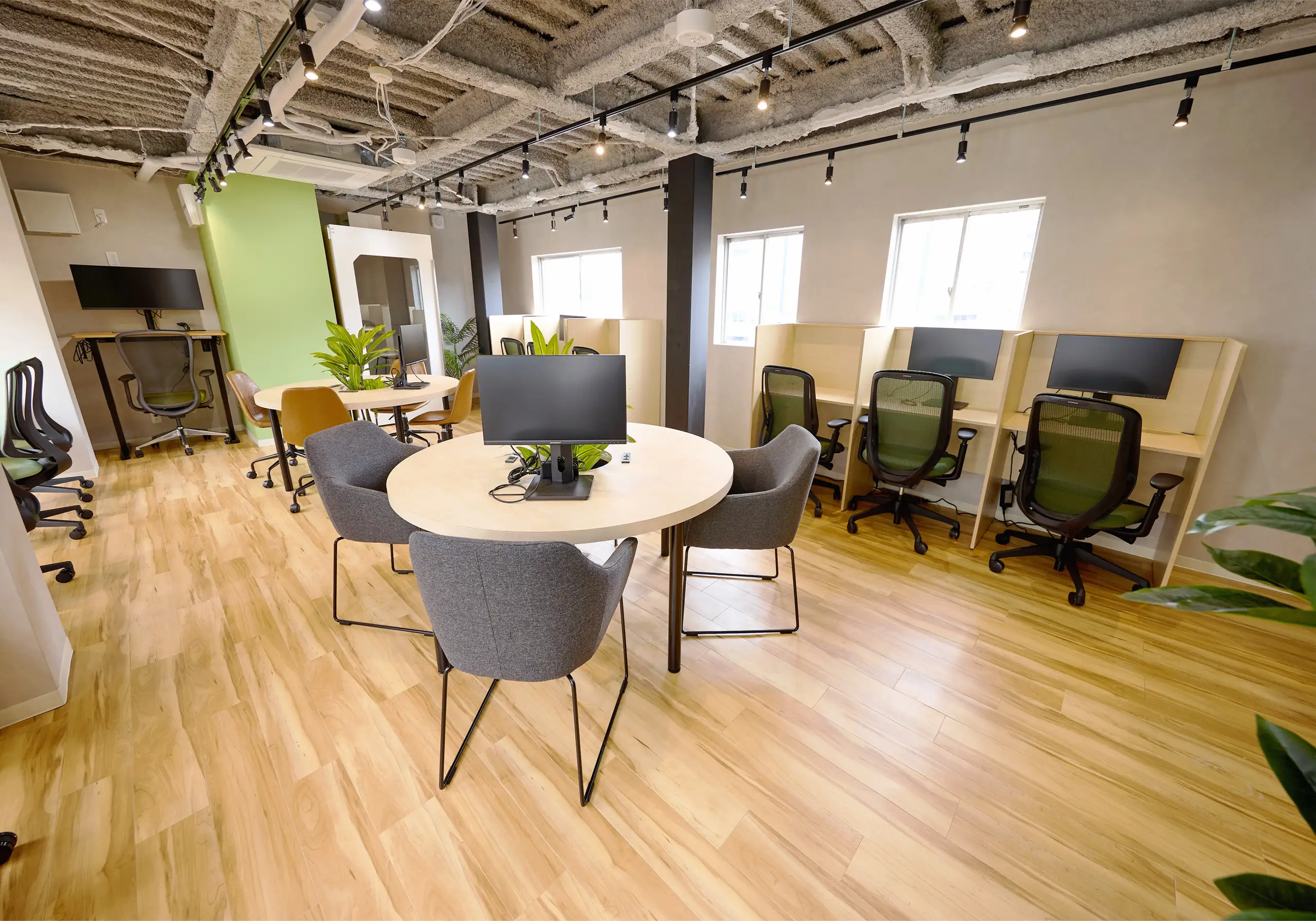 コワーキングスペースの店内画像